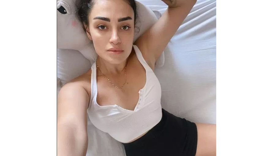 Dilan Çıkatk'tan zayıflık pozu 