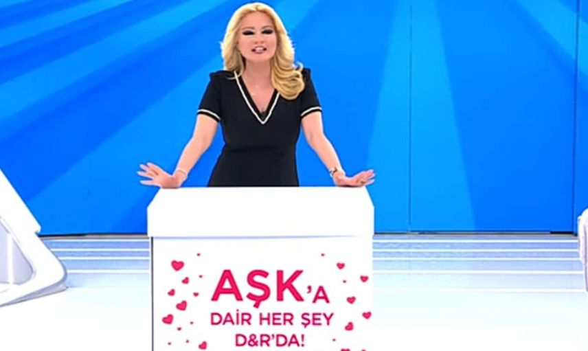 Müge Anlı canlı yayında aşka geldi! Hediyesini gösterdi: Romantik anlar...
