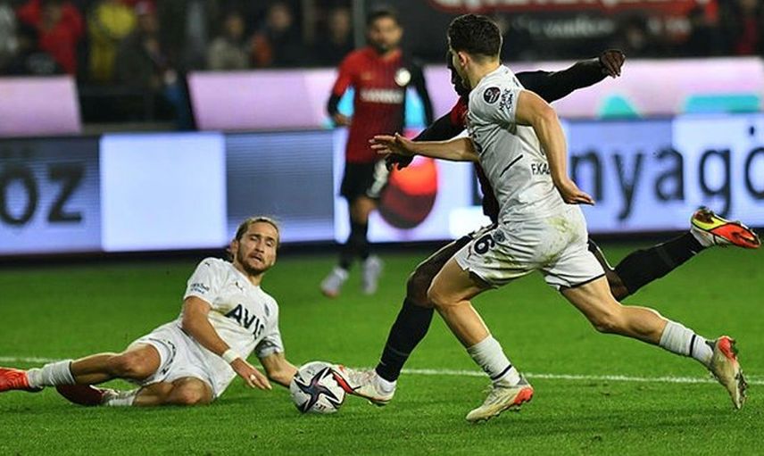 Fenerbahçe'nin Gaziantep FK'ya 3-2 Mağlup Olmasının Ardından Mesut Özil'den Takıma Tepki Geldi!