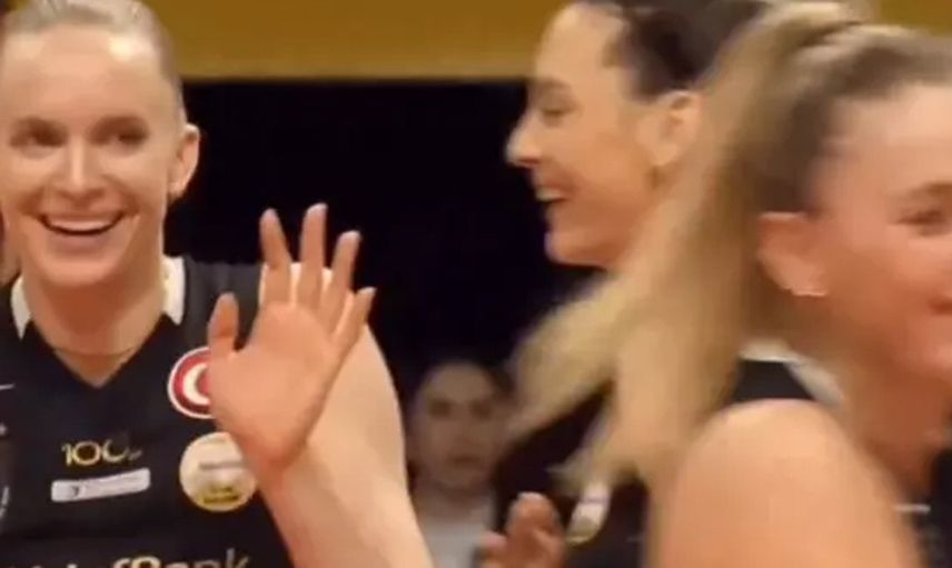 Dudak dudağa geldiler: Vakıfbank oyuncularından Cansu ve Ali Frantti'den şaşırtan sevinç!