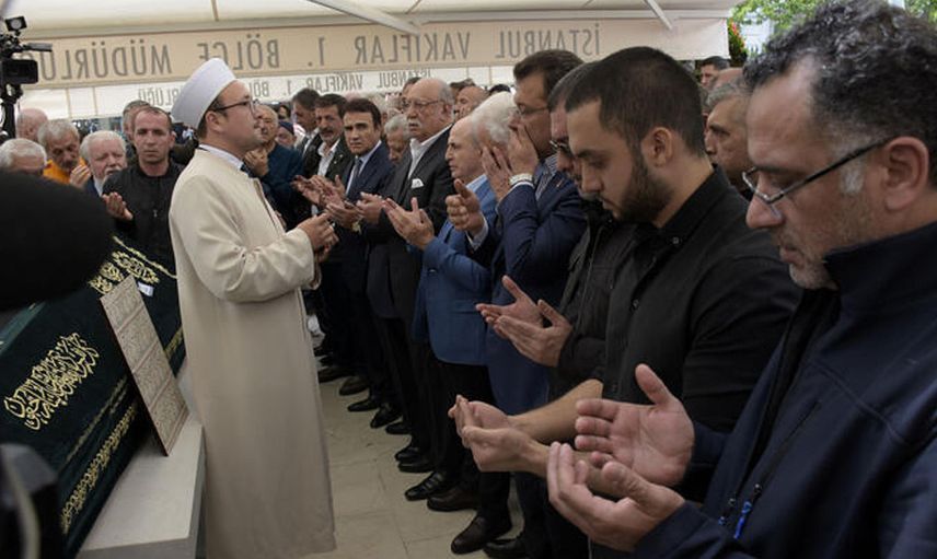Nuri Sesigüzle'in cenaze töreninde büyük saygısızlık Mahmut Tuncer yüzsüz müsün diyerek sitem etti