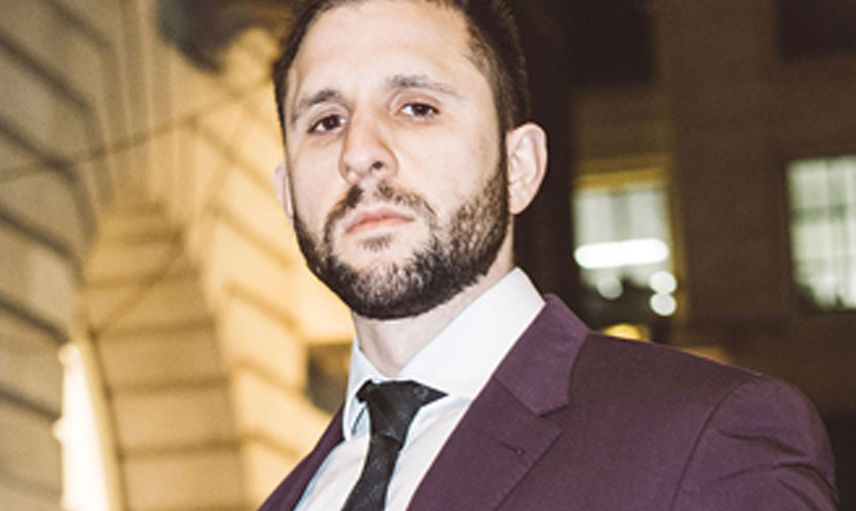 Ünlü oyuncu yıllar sonra açıkladı: Önünde eşiyle cinsel ilişkiye girmem için para teklif etti