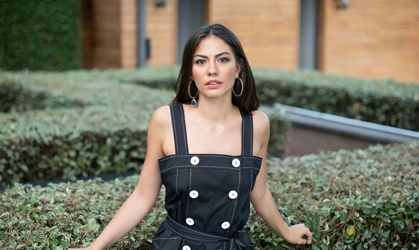 Oğuzhan Koç’tan yeni boşanmıştı: Demet Özdemir’den dudak dudağa paylaşım