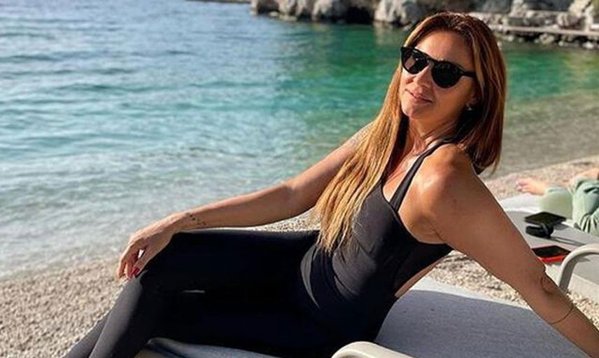 47'lik Pınar Altuğ göğüs dekolteli poz verdi sosyal medya çıldırdı erkekler alev atmaktan yandı kavruldu