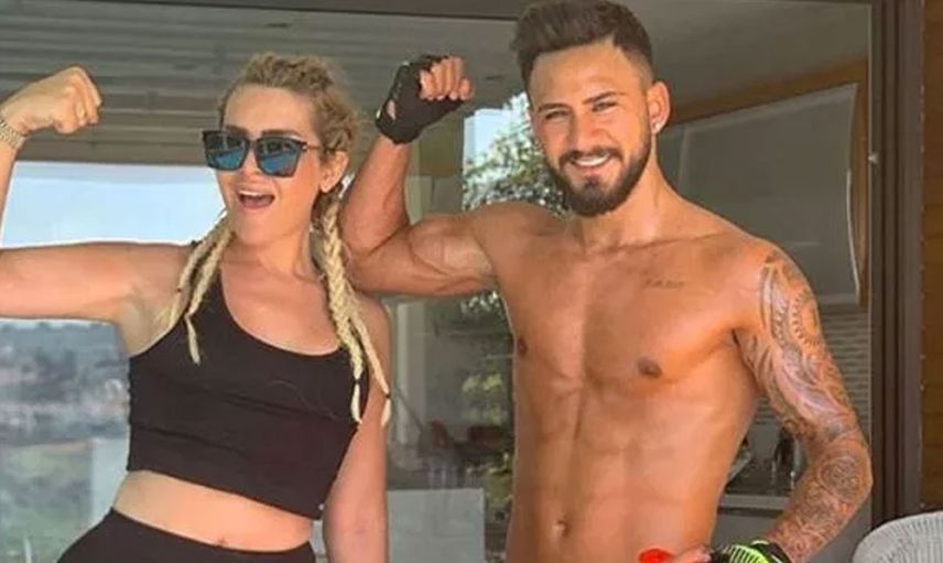 Selin Ciğerci’den delirtecek pozlar! Çırılçıplak kamera karşısına geçince takipçilerinin gözü gönlü açıldı