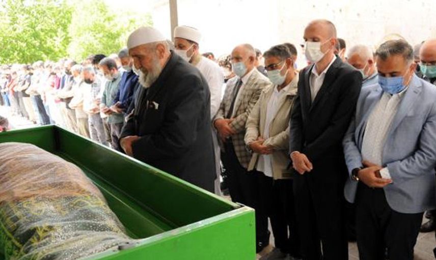 Öldürülen Arife Öğretmenin Cenazesinde Dikkat Çeken Detay!
