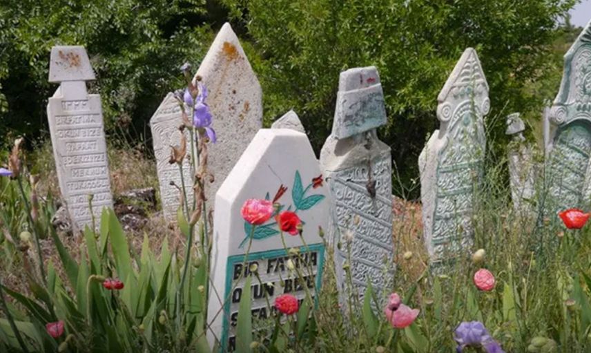 Ölen kişinin kabrine ziyarete gittiğimizde ne olur?