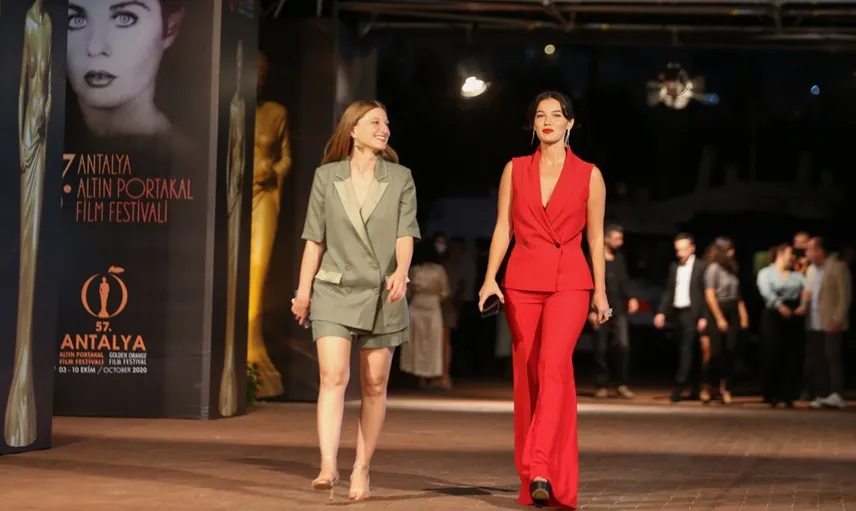 Altın Portakal Film Festivali Kırmızı Halıda Şıklık Yarışı
