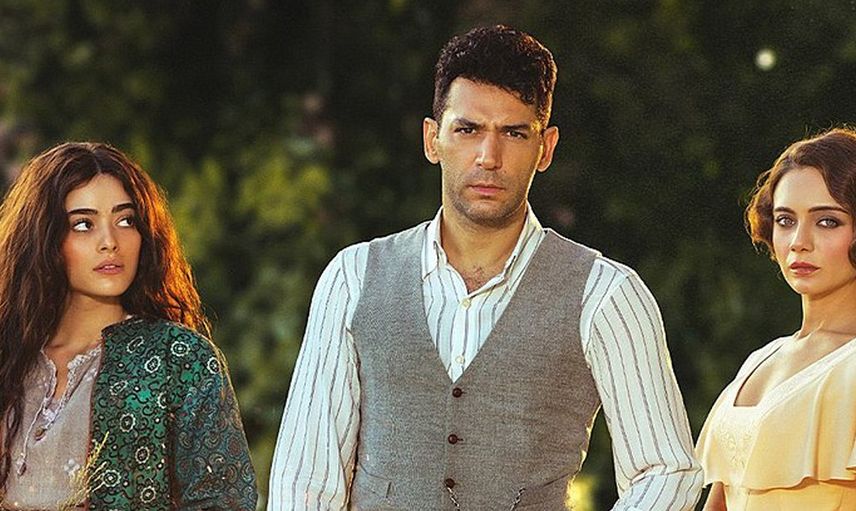 Aziz dizisinin yıldızı Efnan verdiği cesur pozlarla ağızları açık bıraktı! Simay Barlas'ın cüretkar pozları sosyal medyada gündem oldu