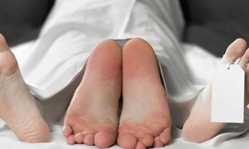 Önce cenaze arabasını kaçırdı sonra ölü adamla ilişkiye girdi