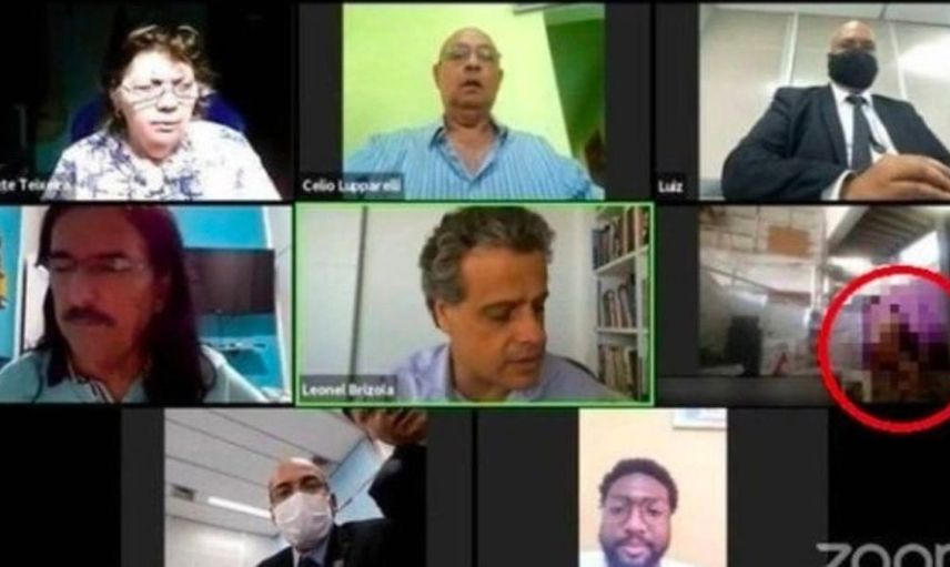 Online toplantının sonu kötü bitti: Kamerayı kapatmayı unutan çift 45 dakika canlı yayınca cinsel ilişkiye girdi