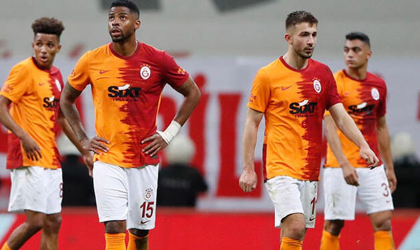 Galatasaray'da Muslera Depremi! Sen Yoksan Ben de Yokum