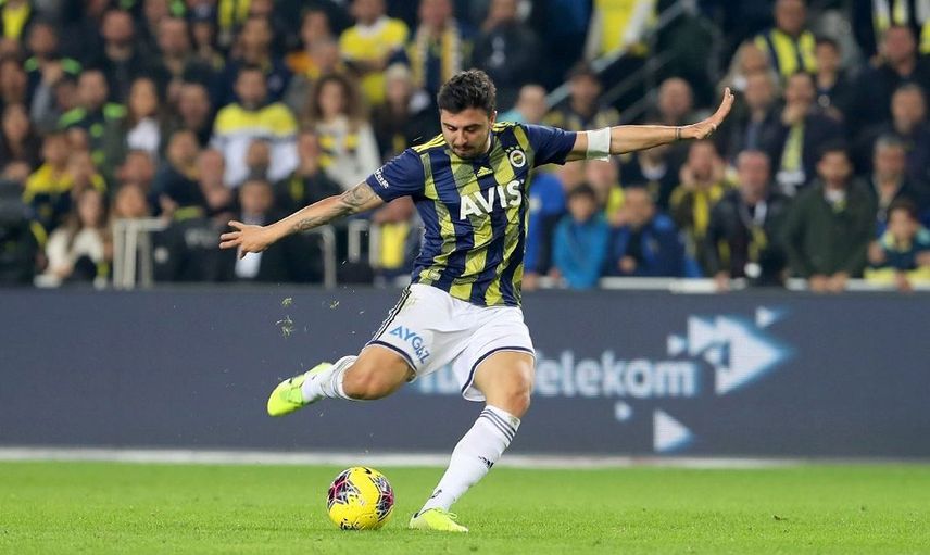Hangi mevkide oynuyor?
