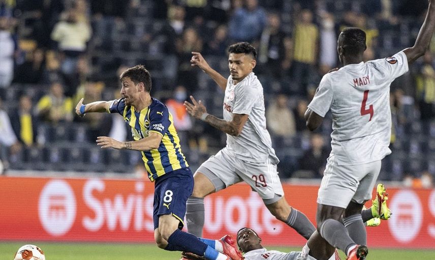 Fenerbahçe'nin Olympiakos Mağlubiyeti Sonrası Galatasaraylı Ryan Babel'den Dikkat Çeken Hamle!