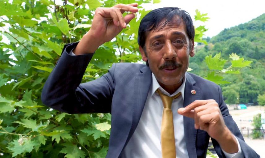 Evsiz kadın ünlü şarkıcının öz kardeşi çıktı!
