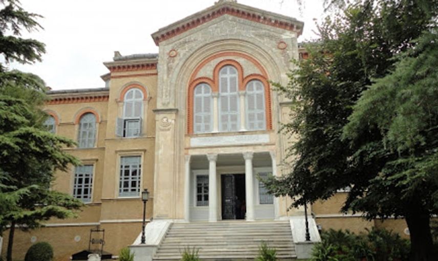 Kendine koca bulamayınca öğrencilerine göz dikti! Dini okulda yeni bir skandal! Öğrencisine cinsel ilişki mesajı attı mesajı veli görünce olanlar oldu