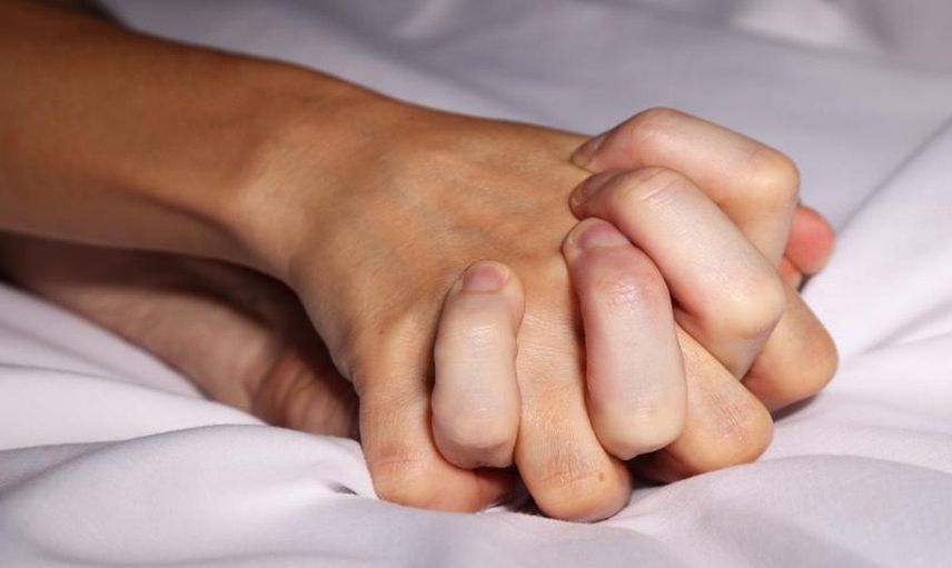 Kız arkadaşını cinsel ilişki sonrası spermini çalmaya çalışırken yakaladı