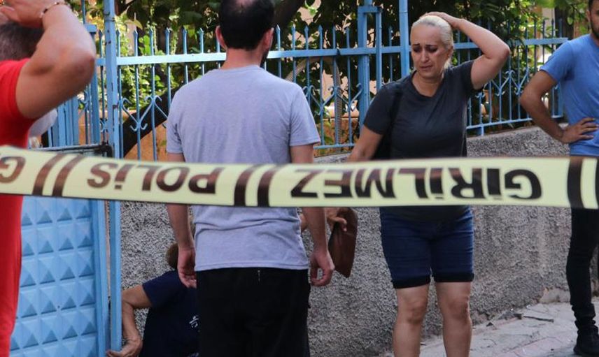 Eşini Bıçaklayan Adam Çocuklarını Alıp Kaçtı