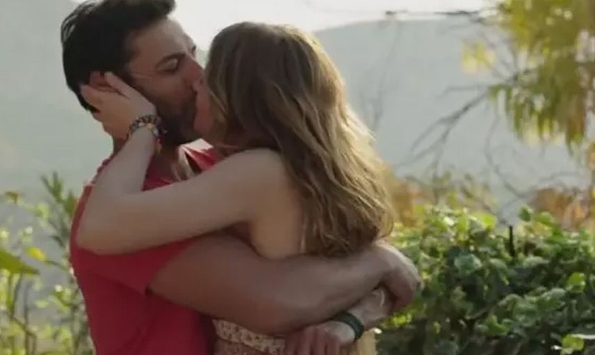 Gizem Karaca'dan ortalığı karıştıran ''öpüşme sahnesi'' itirafı!