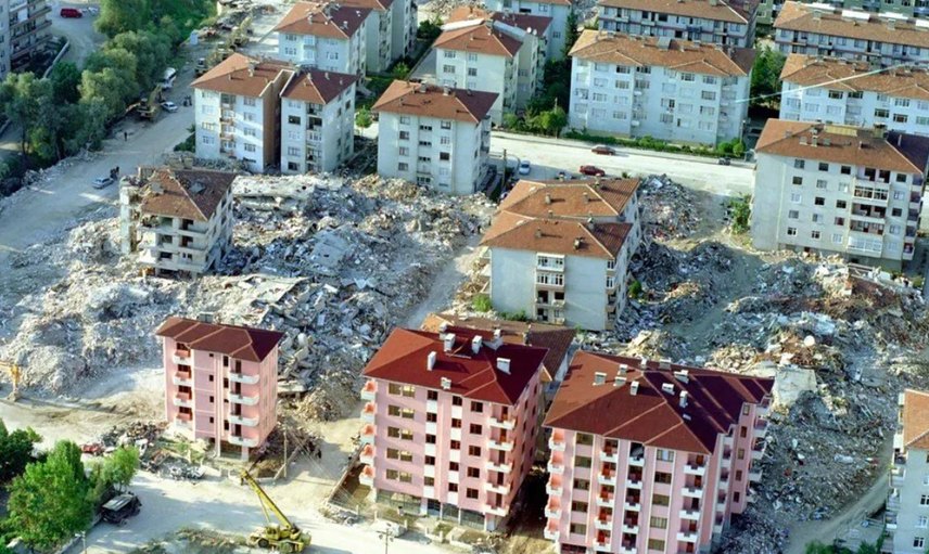 Gölcük Depreminde Hayatını Kaybeden Aynı Aileden 9 Kişinin Ölüm Tarihi Aynı