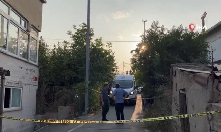 Sultangazi'de kan donduran olay! Kötü kokular üzerine gelen ev sahibi bazanın içinde gördüğü şeyle şoke oldu