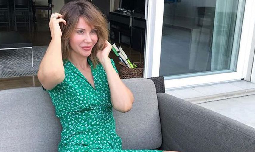 Demet Şener’in olay yaratan tablosu! Sevgilisiyle öpüştüğü fotoğrafı duvara astı..