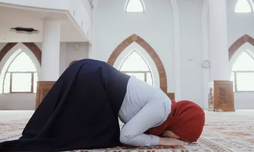 'Eşim namaz kılmıyor ne yapmalıyım' diye sordu. Hocanın adama verdiği cevap herkesi şoke etti