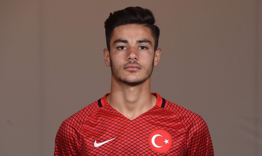 Roma, Ozan Kabak’ı Transfer Ediyor!