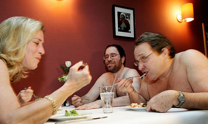 Paris'te açılan çıplak restoran büyük ilgi gördü
