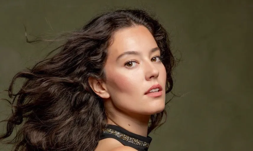 Pelin Akil Sürprizi Patlattı