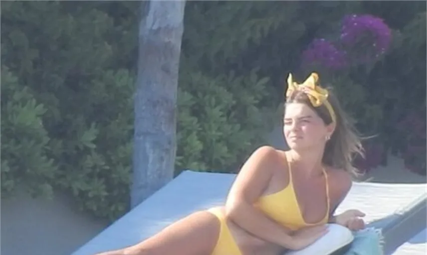 Pelin Karahan'dan Sosyal Medyayı Sallayan Cesur Pozlar