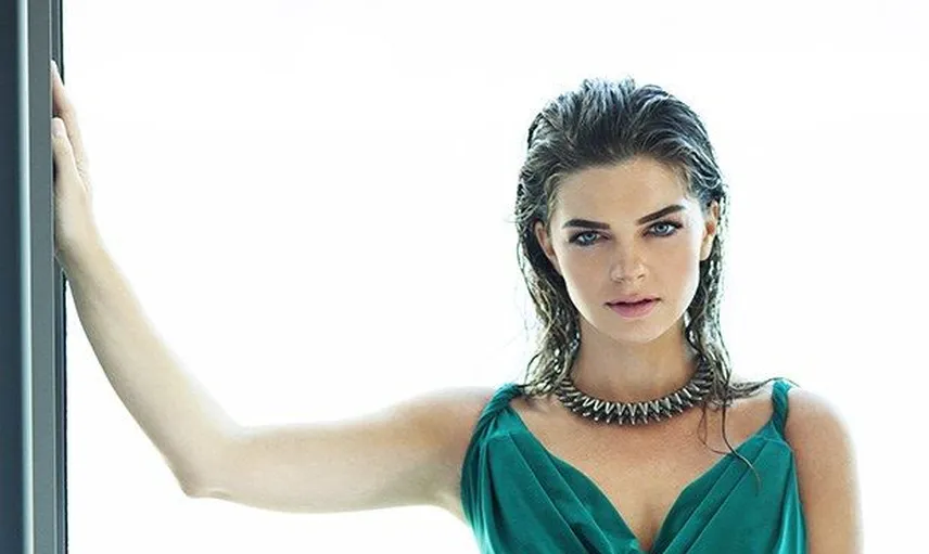 Pelin Karahan'dan Sosyal Medyayı Sallayan Cesur Pozlar