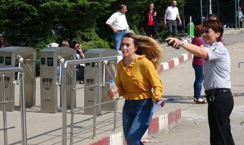 Değişmeyen Manzara: Sınava Geç Kalan Öğrenciler