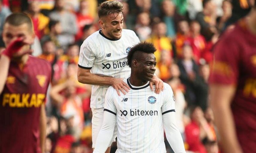 Gözler onun üzerinde