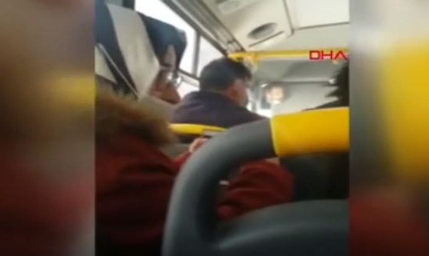 Şoförden Hamile Kadına Çirkin Sözler! 'Kucağıma mı Alayım?'