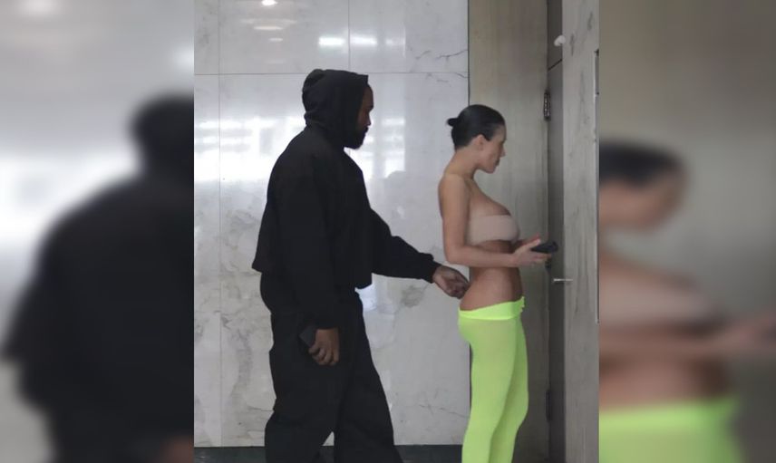 Dünyaca ünlü isim Kanye West'in eşi sınır tanımıyor: Şimdi de neon yeşil taytını yarıya kadar indirip sokakta öyle gezdi!