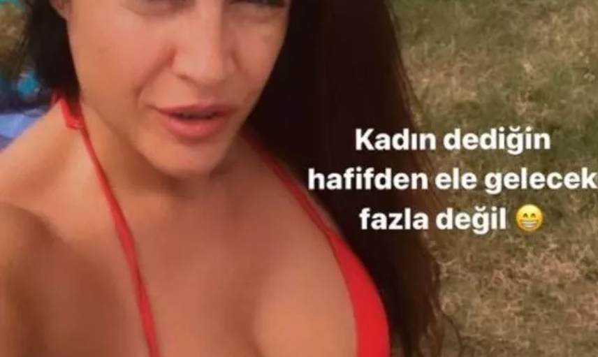 Tuğba Ekinci Bikinili Pozuyla Dikkat Çekti