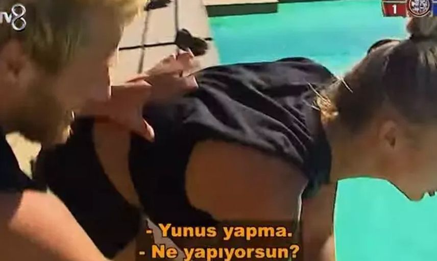 Survivor Yunus Emre rahat durmuyor: Uzak dur uyarıları işe yaramıyor! Aleyna'yı elinden tutup kendine doğru çekti ve...
