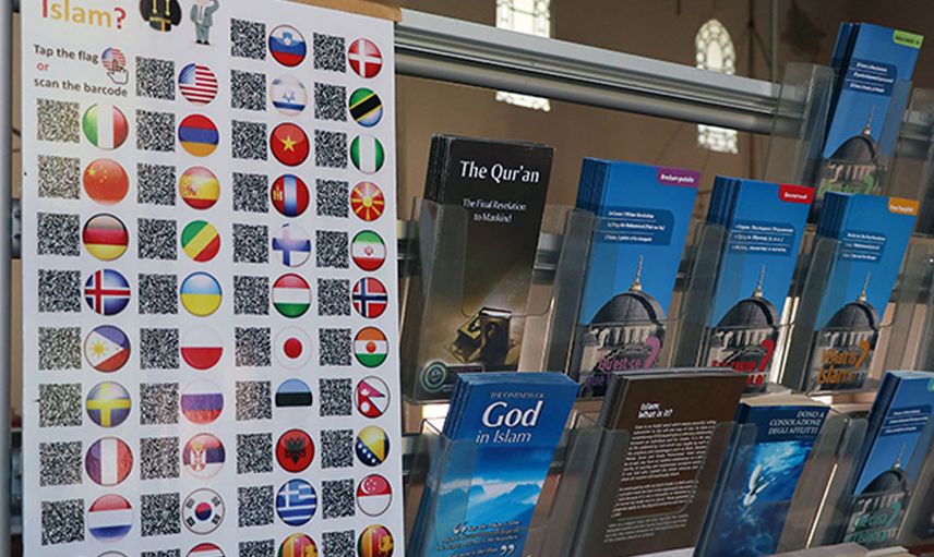 İzmir'deki imam herkesin takdirini topladı! Turistlere İslam'ı anlatan imam kısa sürede gündem oldu