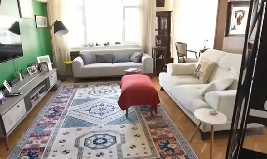 Erhan Yazıcıoğlu Levent’teki mütevazi evinin kapılarını açtı: Diziden kazandığım parayla…