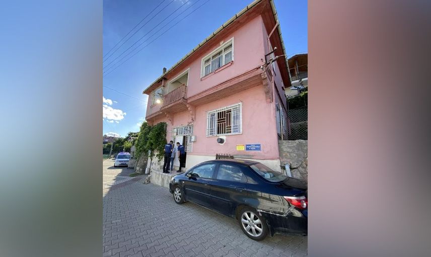 Eşini ölü buldu