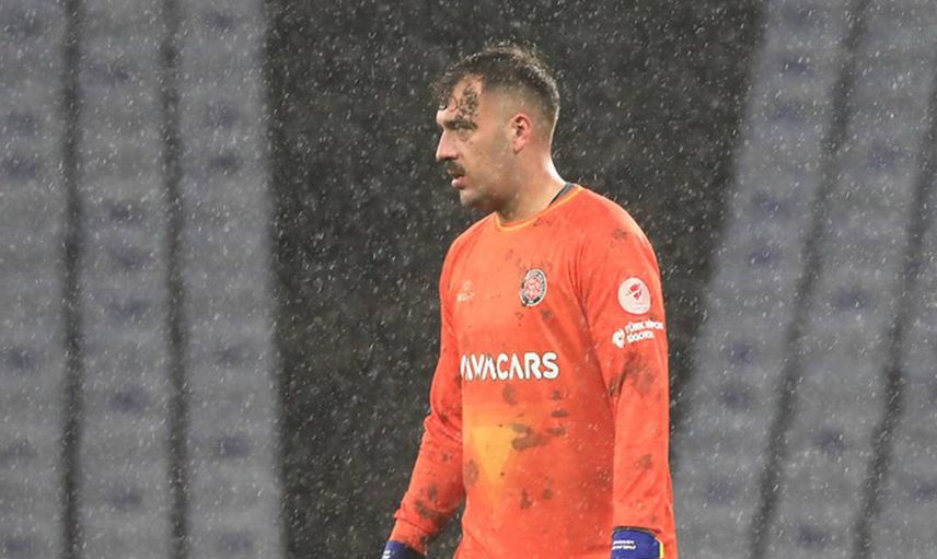 Fatih Karagümrük'ün Kalecisi Emiliano Viviano Açıklamalarıyla Büyük Ses Getirdi!