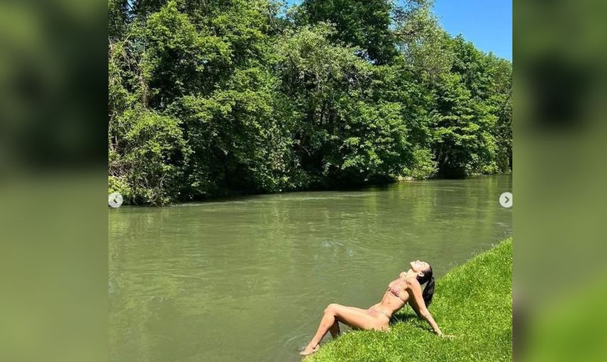Dua Lipa minicik bikinisi ile yüzmeye çalıştı her yeri göründü ünlü isim frikik yağdırdı