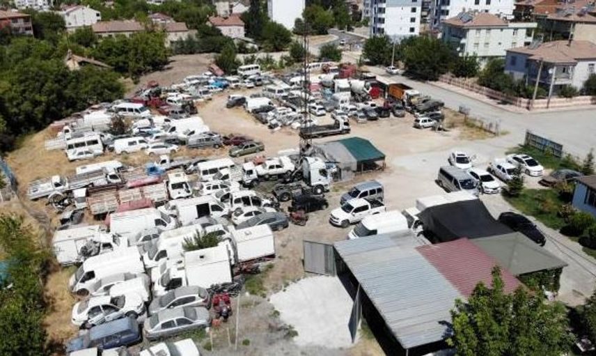 Elazığ'da Bulunan Araç Mezarlığı Sahipsiz Araçlarla Dolu