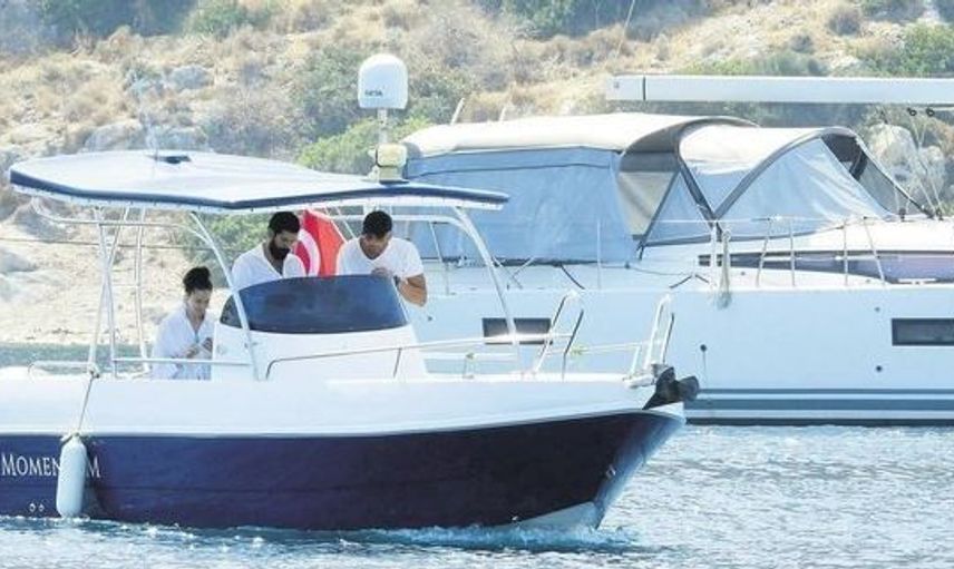 Burak Özçivit ile Fahriye Evcen'in Tekne Keyfi!
