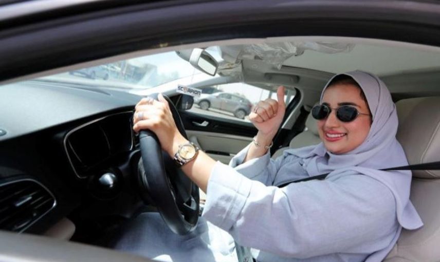 Suudi Arabistan’da 17 Yaşındaki Kızlar Ehliyet Alabilecek
