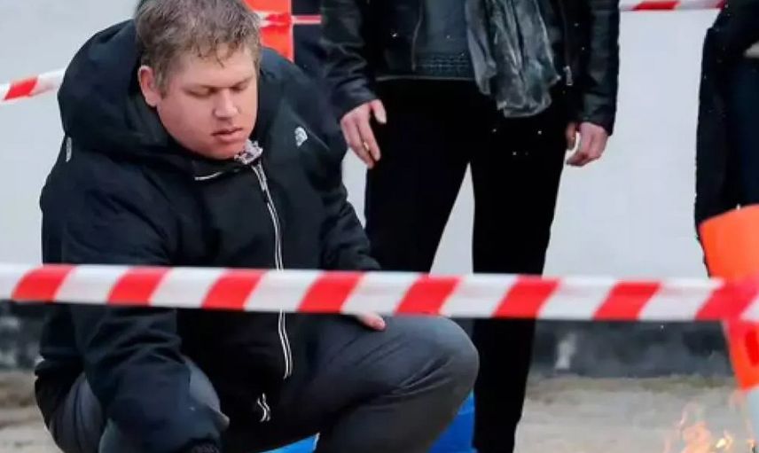 Sosyal medya bu görüntüleri konuşuyor: Kur'an-ı Kerim yakan gençlerin başına öyle bir şey geldi ki…