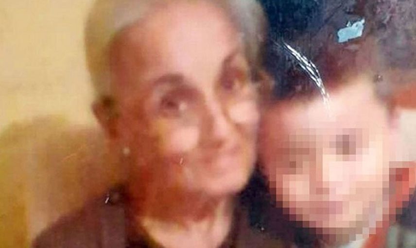 Gülerek doğum günü kutluyor