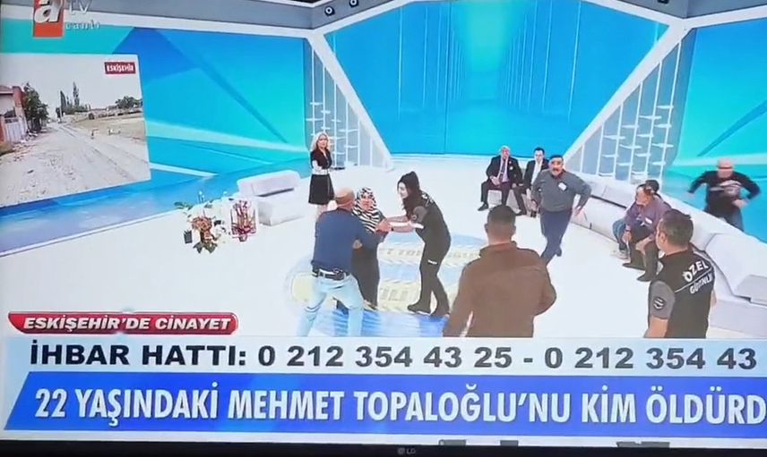 Sokak ortasında 5 kurşunla öldürülen Mehmet Topaloğlu cinayetinde konuklar birbirine saldırdı yayına ara verildi
