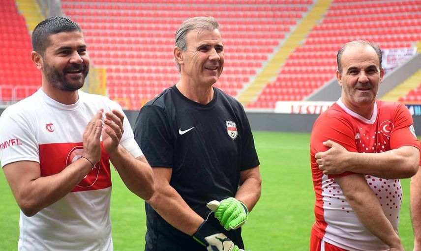 Galatasaray'ın Eski Kalecisi Hayrettin Demirbaş İsmail Çipe İle Fenerbahçeli Berke Özer'i Kıyasladı!